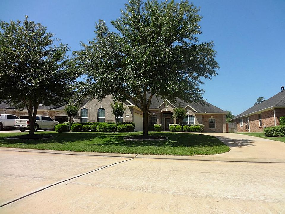 Great Curb appeal l, all brick home.