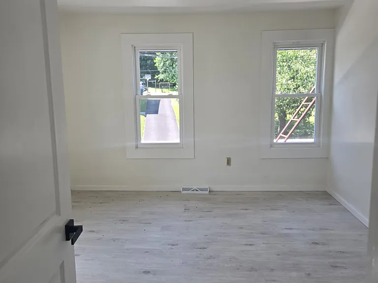 31 S Montgomery St #101 — Photo 3