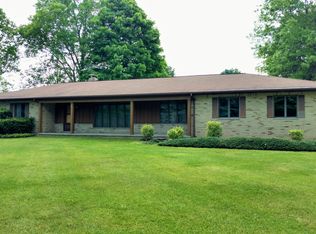 10671 Limeridge Rd, Mantua, OH 44255