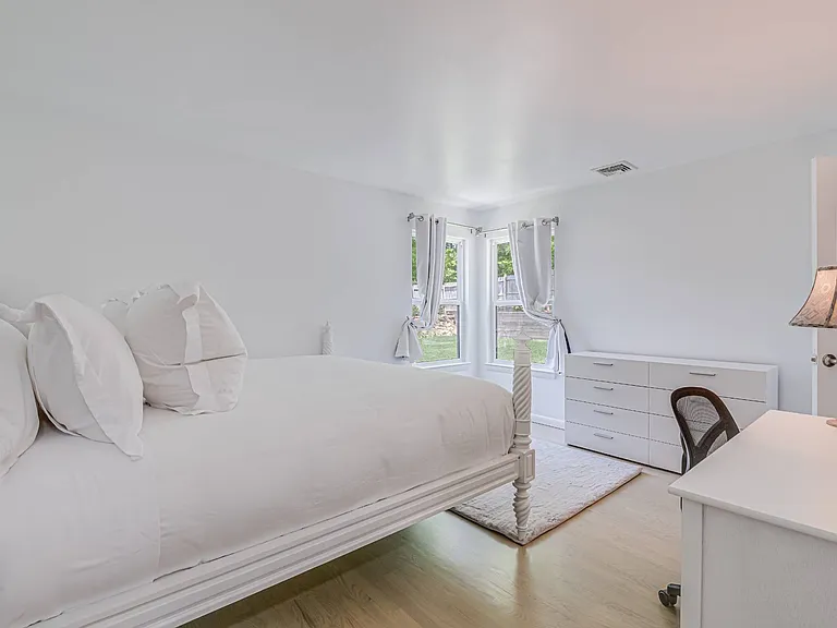 10 Hunters Ln — Photo 6