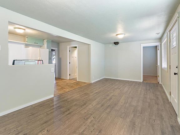 5th image of 2817 Howard Ave