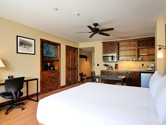 5th image of 136 Country Club Dr #405