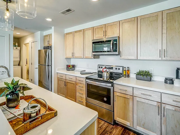 Riverside Village Apartments — Photo 124