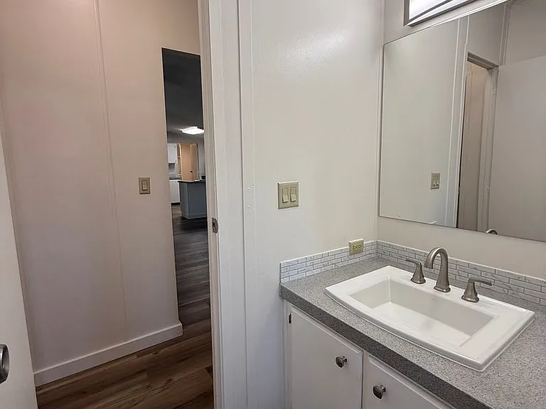 116 SE 8th St #26 — Photo 22