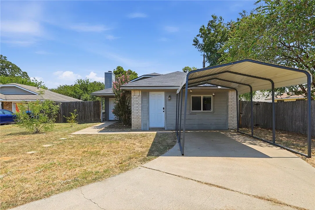 3 bed, 1208 sqft, $1,750 — Photo 2