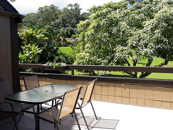 Large, private balcony/lanai overlooking huge green space with beautiful mountain views