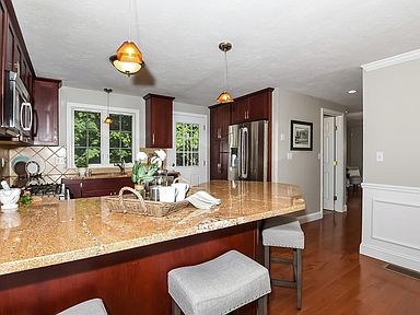 7 Genetti St, Bedford, MA 01730 | Zillow