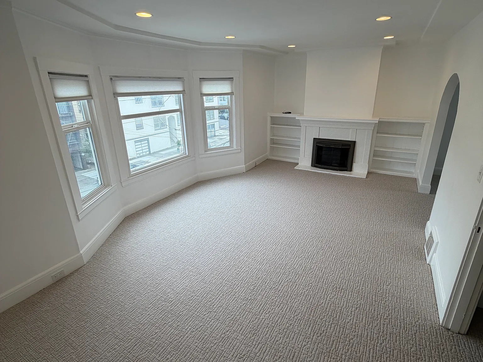2 bed, 1.5 bath, 1250 sqft, $6,000 — Photo 2
