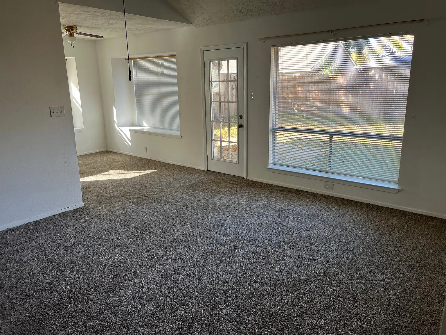 3 bed, 1345 sqft, $1,750 — Photo 3