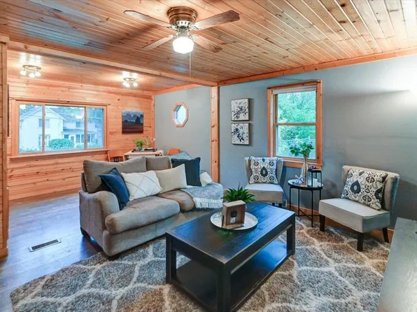 639 North Dickason Boulevard, Columbus, WI 53925