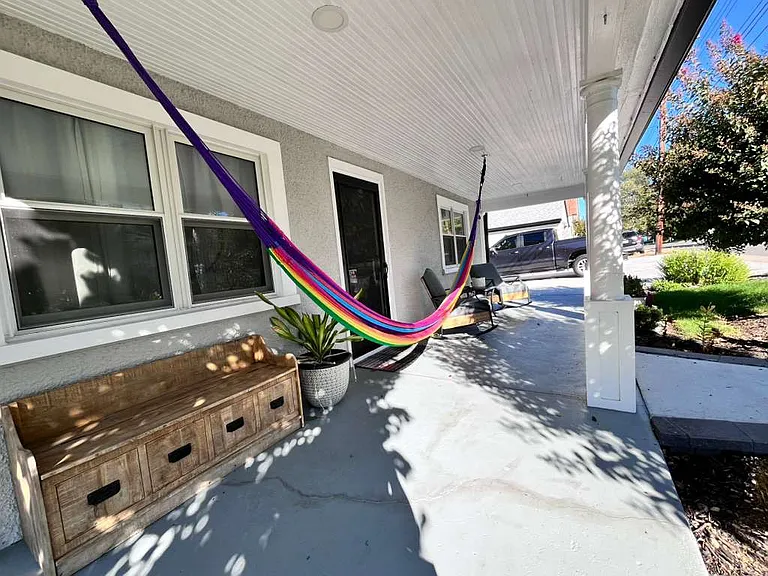 137 W 17th St — Photo 3