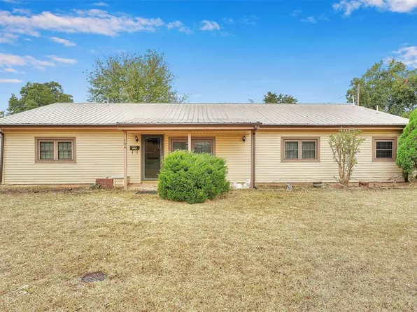 104 Memorial Dr, Mangum, OK 73554