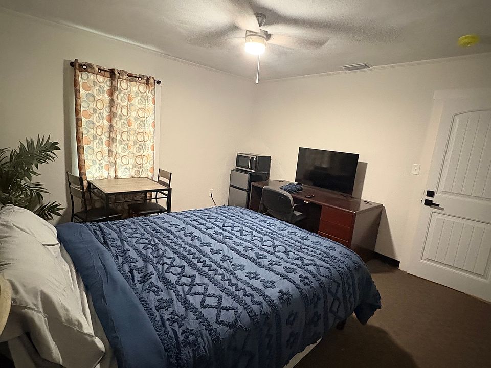 1st image of 121 SW Dawson Ln #1