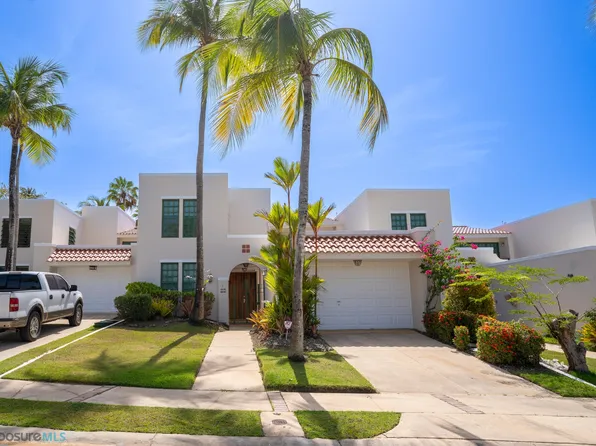 3 Las Palmas #A3, Dorado, PR 00646
