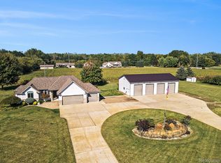 887 E Gordonville Rd, Midland, MI 48640