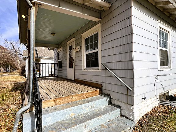 1508 S Pattie Front Porch_12242024