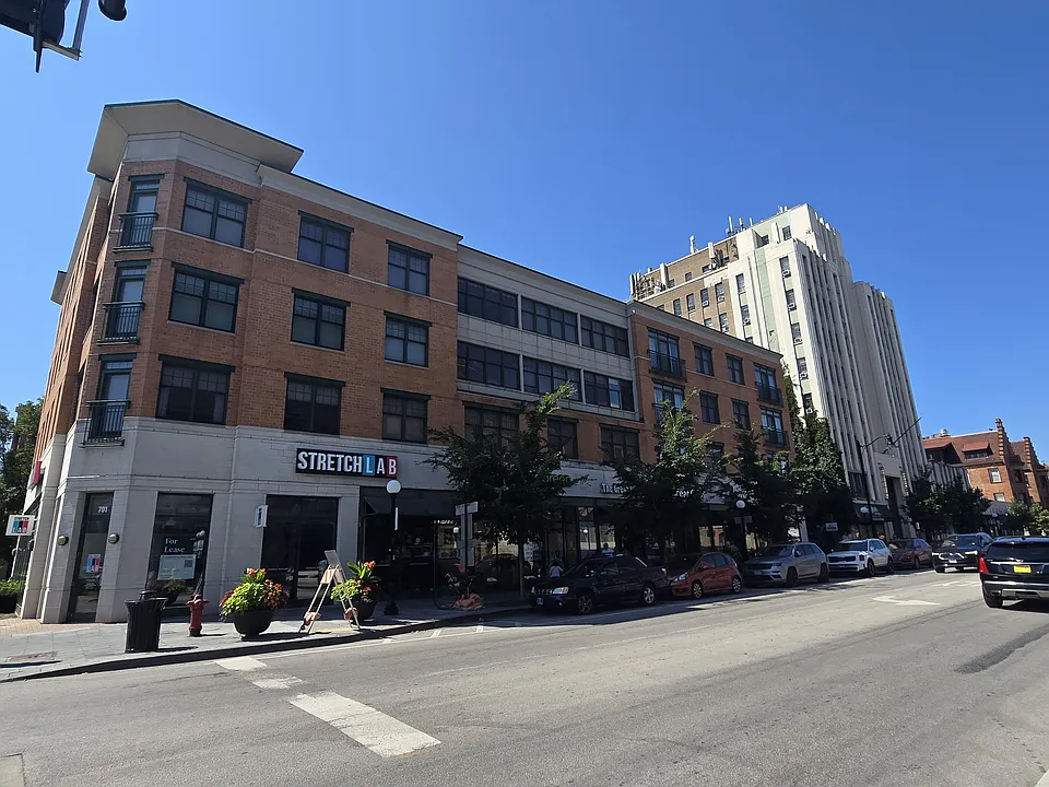 125 N Euclid Ave #204