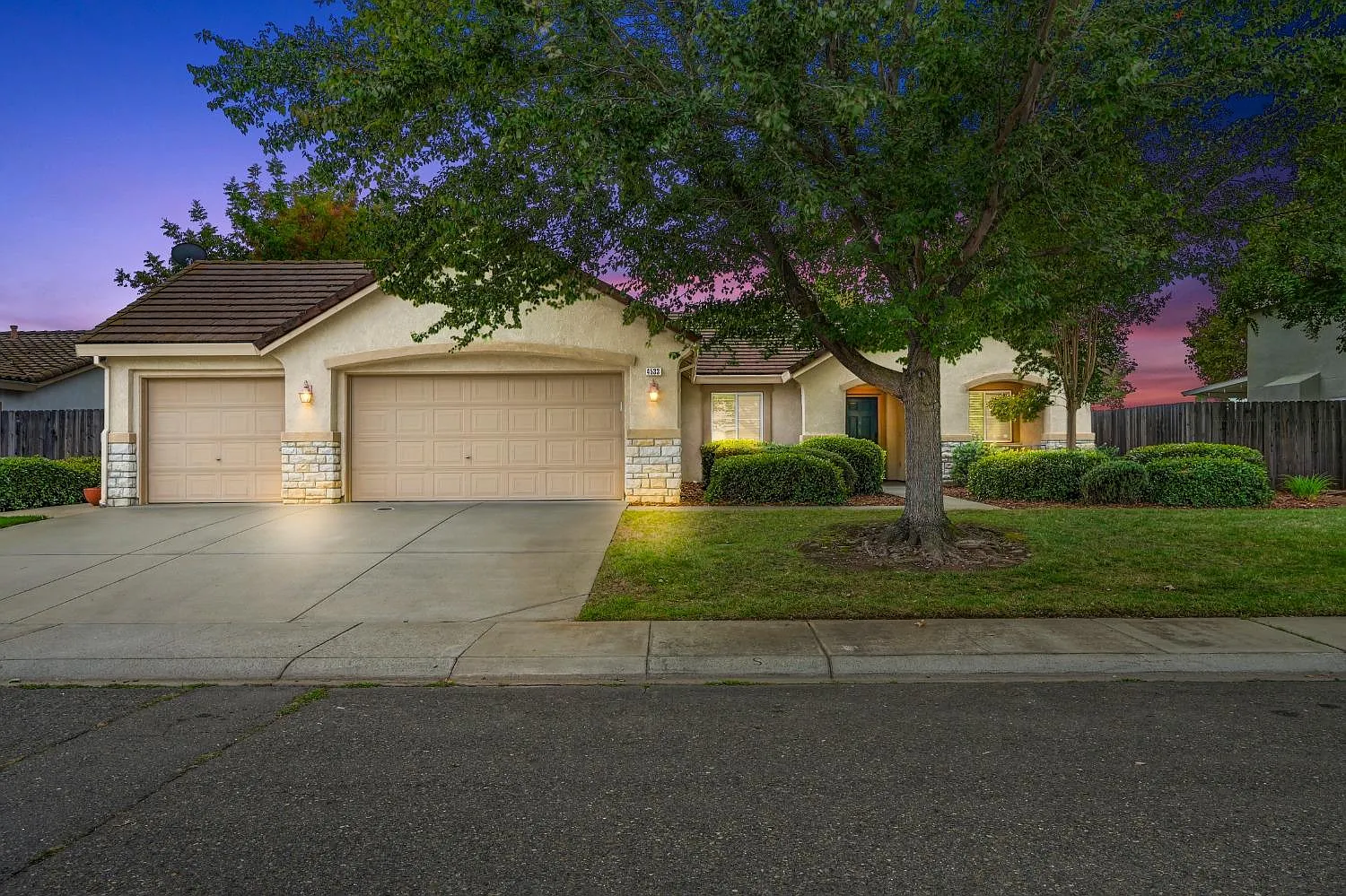 4533 Rosecliff Cir photo 1