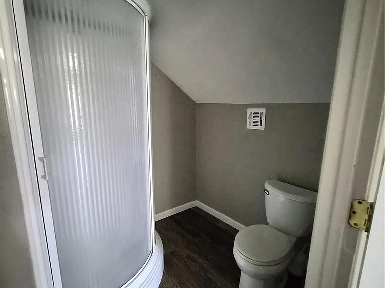 209 Florence St — Photo 23