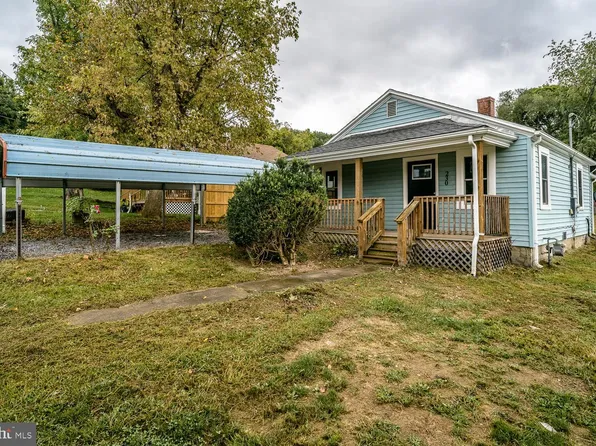 230 E 39th St, Buena Vista, VA 24416