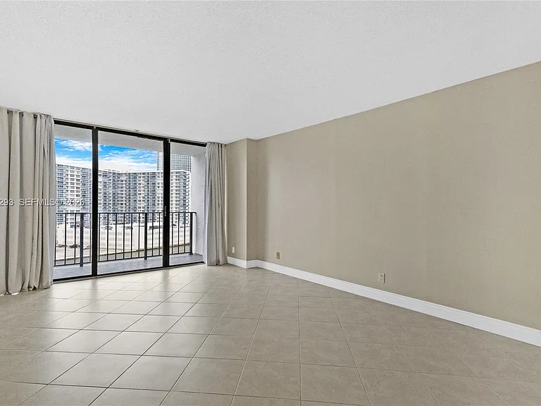 200 Leslie Dr #902 — Photo 17