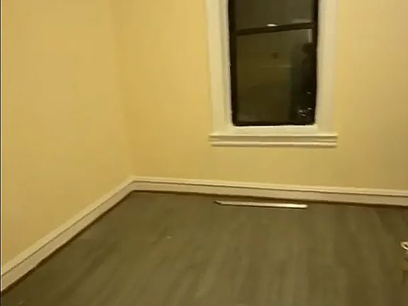 3rd image of 1092 Lenox Rd #1L