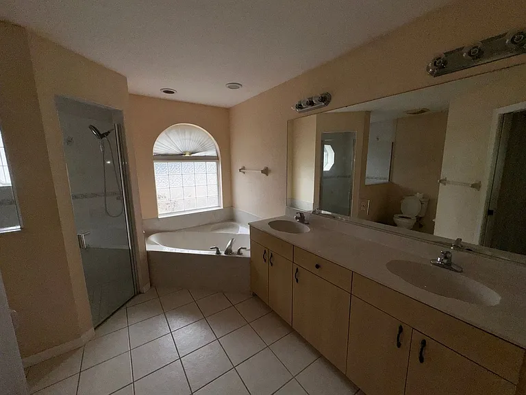 10330 SW 54th Ct — Photo 7