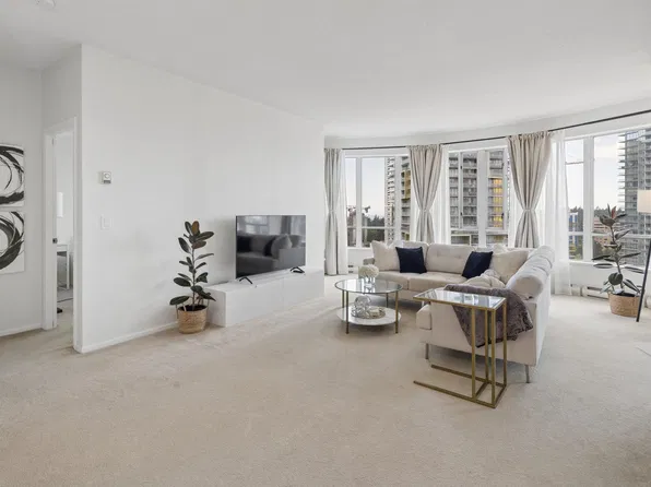 6240 McKay Ave #1705, Burnaby, BC V5H 4L8