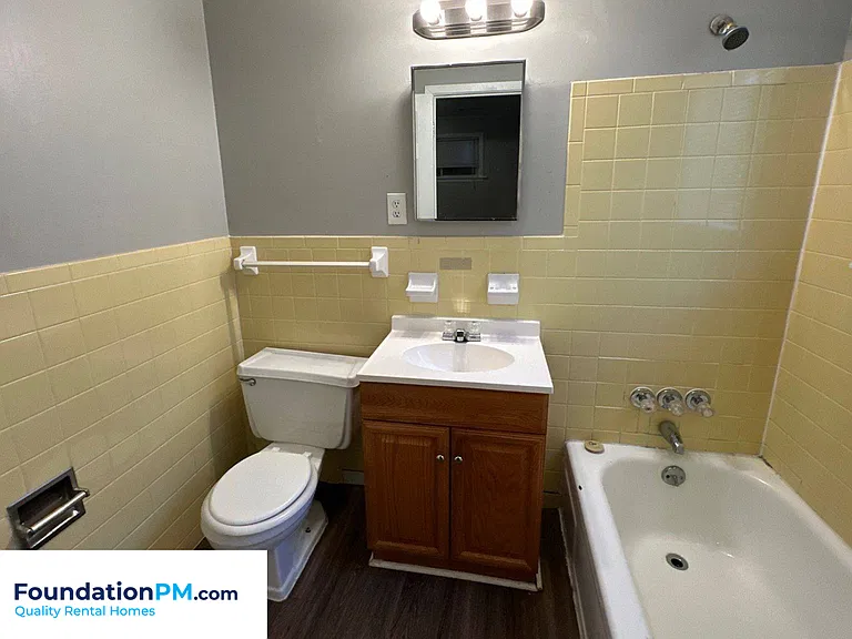 672 Carpenter St — Photo 22