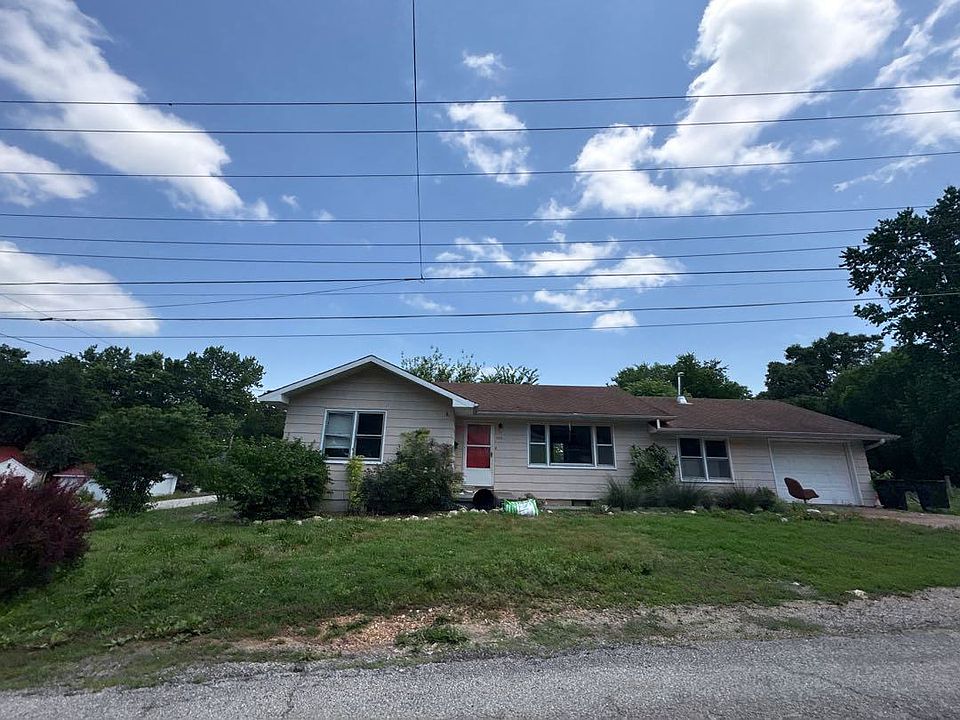 1st image of 322 N 9th St