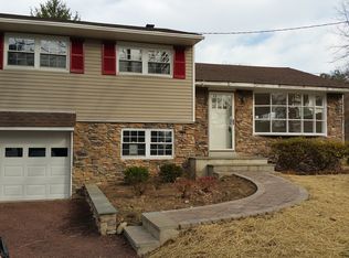 31 Haycock Dr, Kintnersville, PA 18930