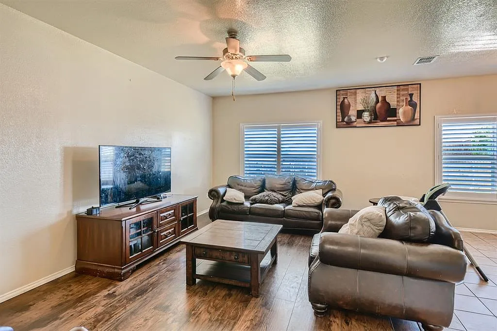 1629 Kings Glen Lane - 1 — Photo 3