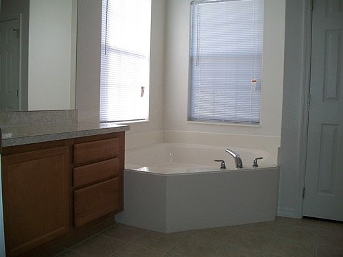 4th image of 13038 Antique Oak St