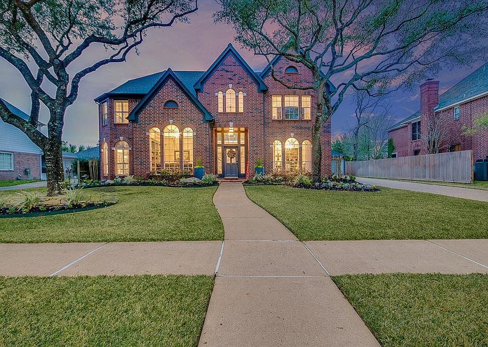 1st image of 24734 Fernglen Dr