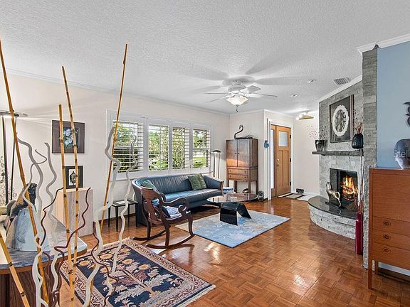 5th image of 80 Lancelot Ct