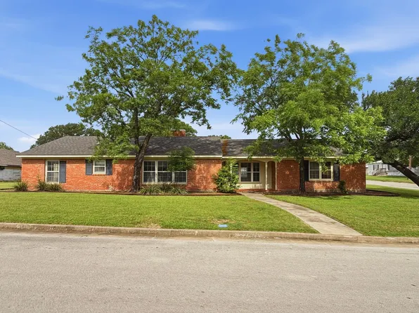 700 Park St, Gatesville, TX 76528