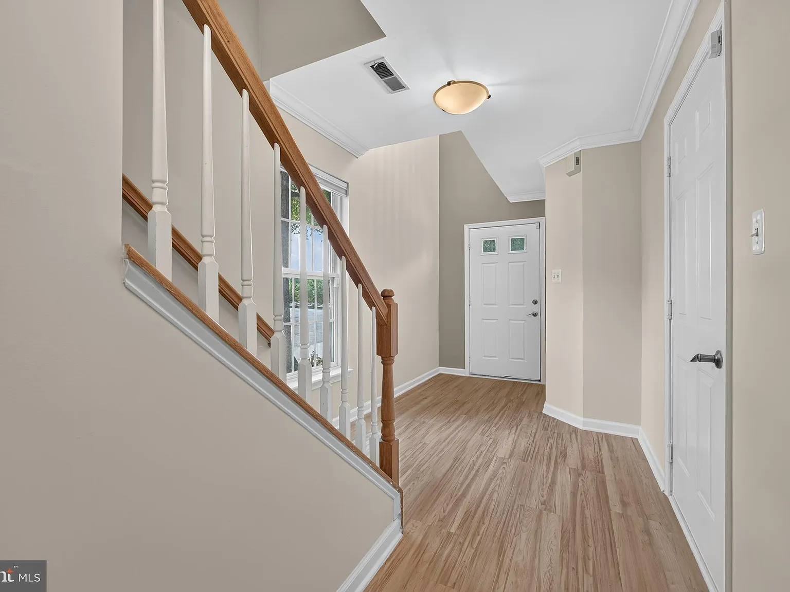 3 bed, 4.0 bath, 2014 sqft, $3,400 — Photo 3