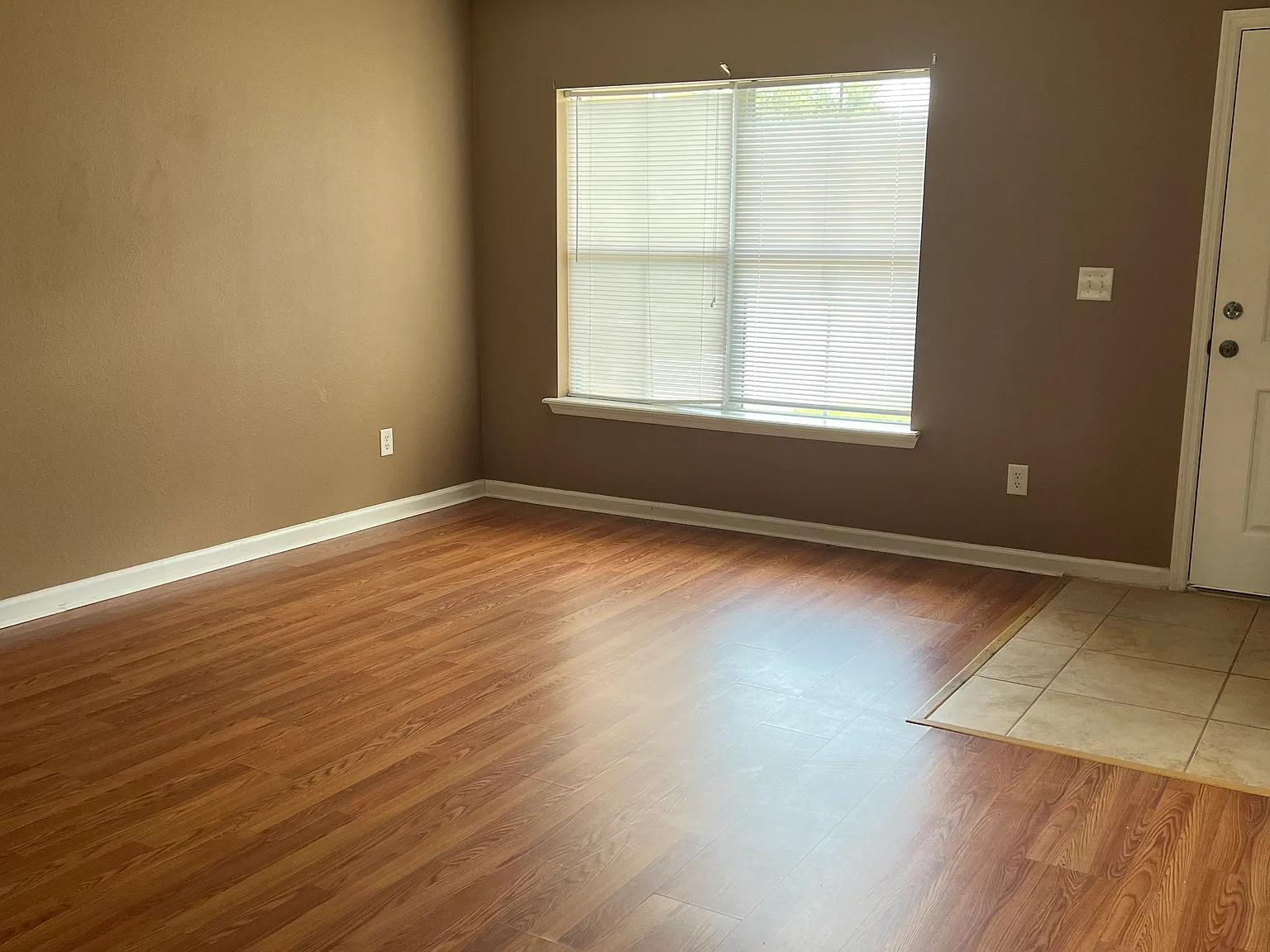 70 Rollins Ln — Photo 3