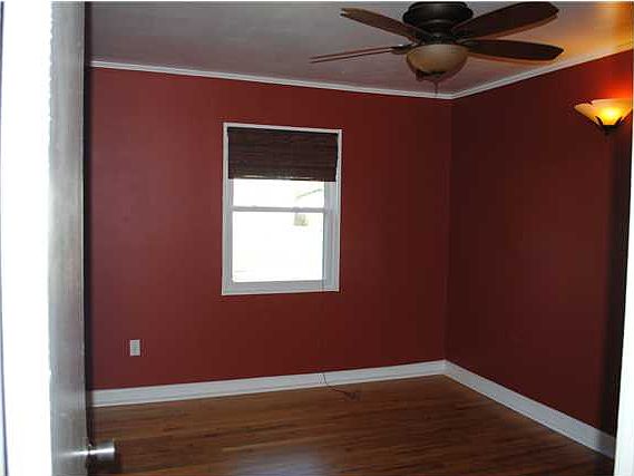 3rd image of 2519 Primrose Ave