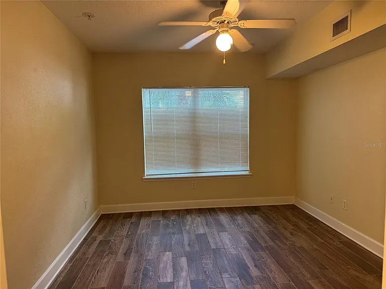 206 E South St #2018 — Photo 8
