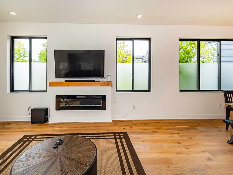 1858 Upland Dr — Photo 18