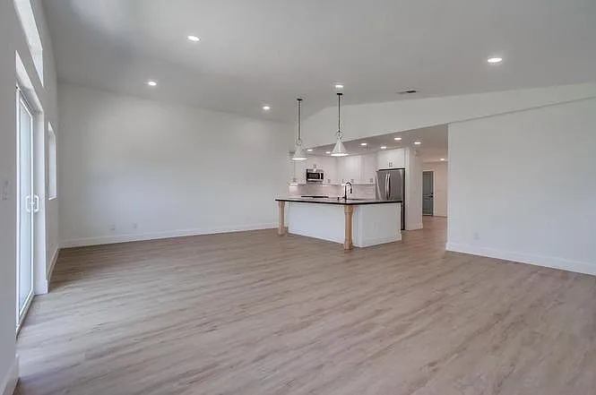 10190 Drumcliff Ave — Photo 38