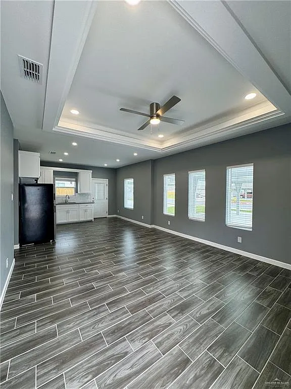 3 bed, 2.0 bath, 1050 sqft, $1,150 — Photo 3