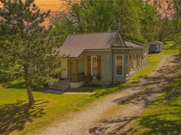 225 2nd St, Osceola, MO 64776
