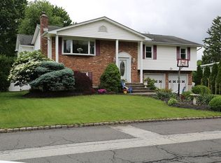 23 Seven Oaks Ln, Nanuet, NY 10954