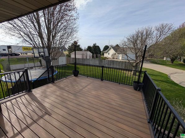 803 Pine Cir, Wakefield, NE 68784