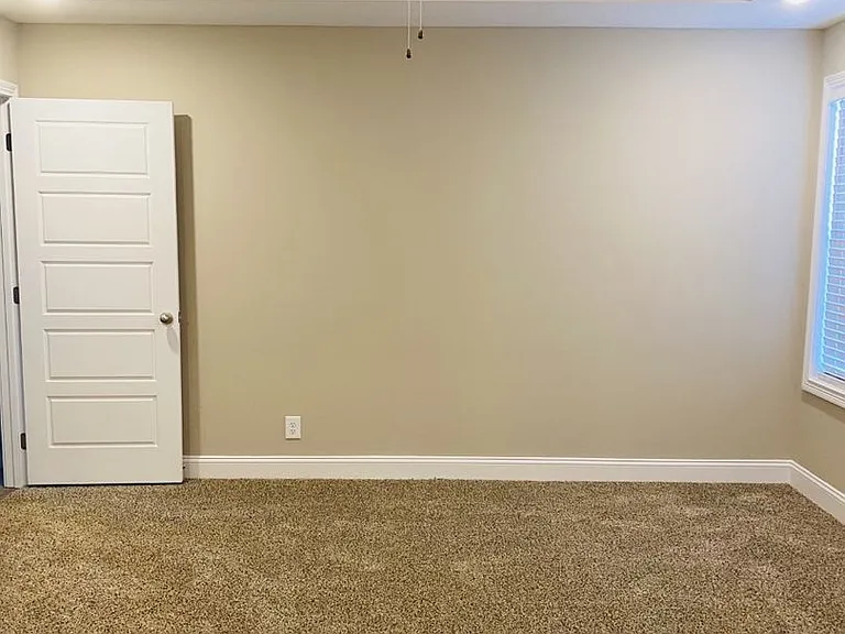 1033 Whitney Dr — Photo 20
