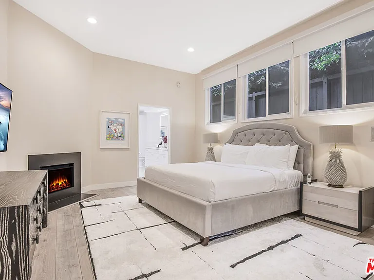 1833 Franklin Canyon Dr — Photo 12