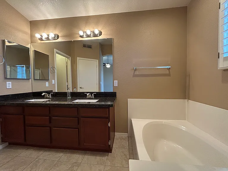 4334 E Anderson Dr — Photo 37