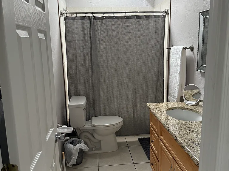 1135 E 8th St #1 — Photo 5
